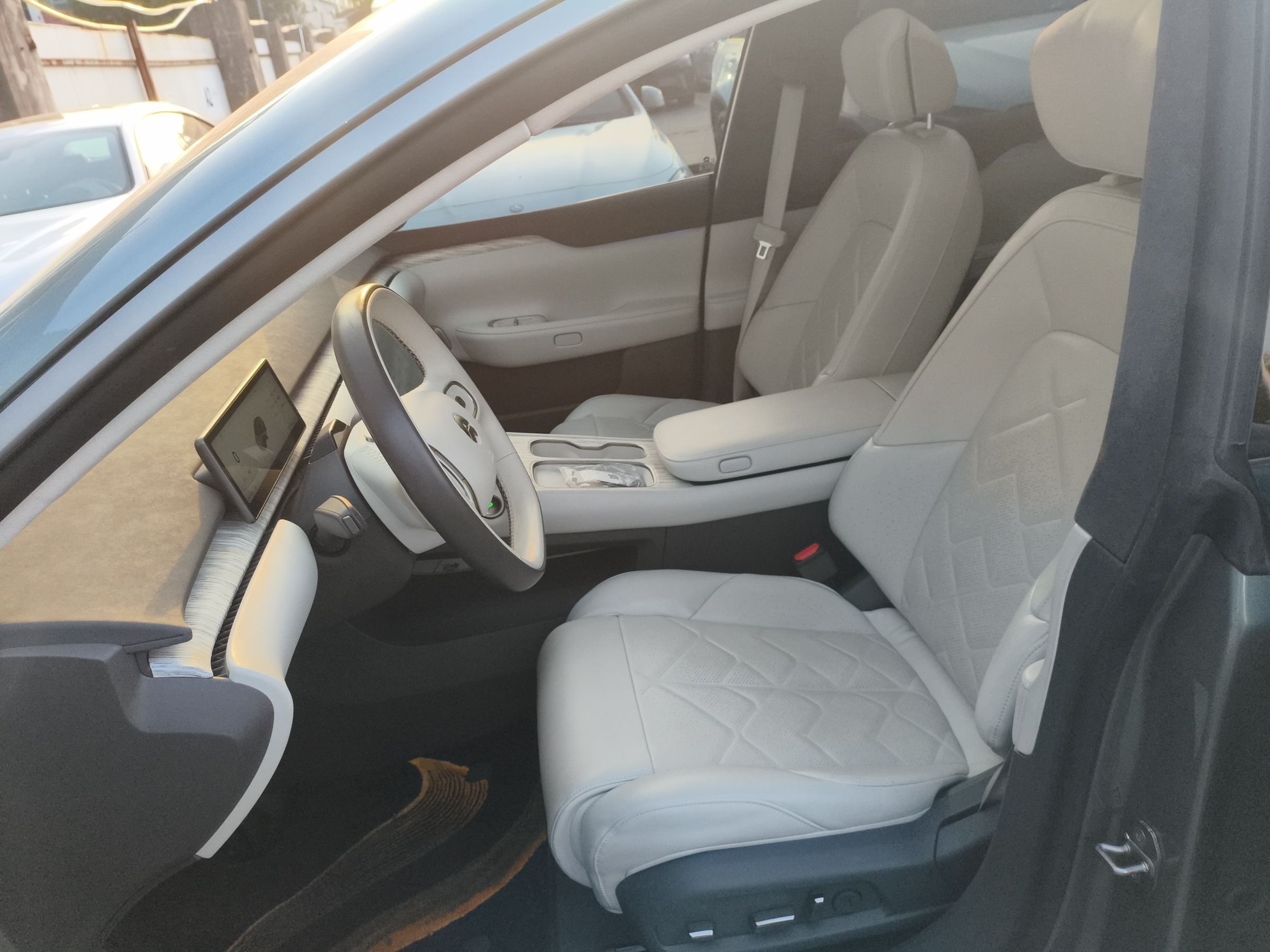 Переднее сиденье в автомобиле