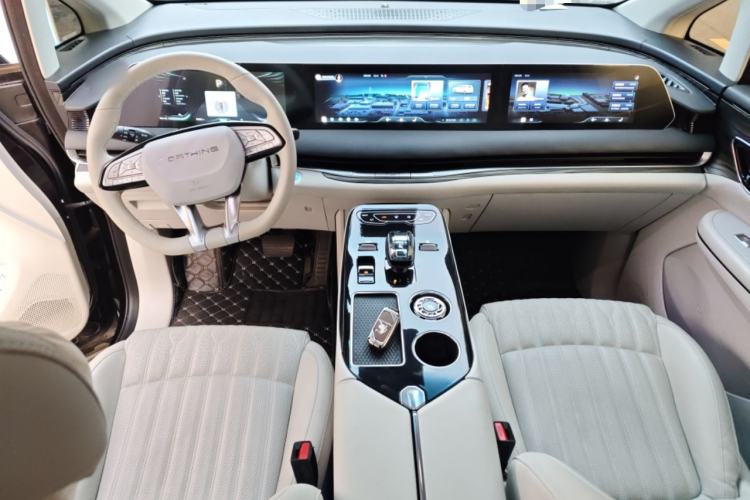 Used FORTHING Xinghai V9 2024 1.5TD 200km Qingyunti Series Premium Version Center Console