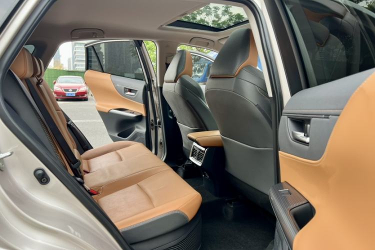 Used Toyota Venza 2022 Dual-Engine 2.5L CVT Two-Wheel Drive Prestige Edition Interior 6