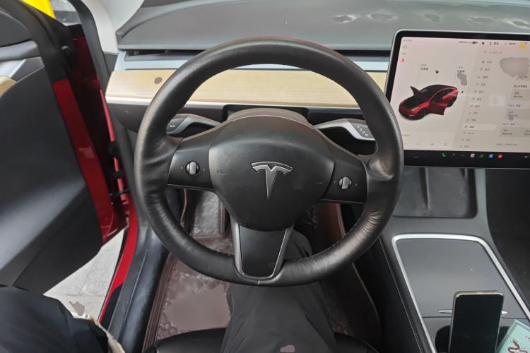 Used Tesla Model Y 2021 Long-Range All-Wheel-Drive Version Steering Wheel