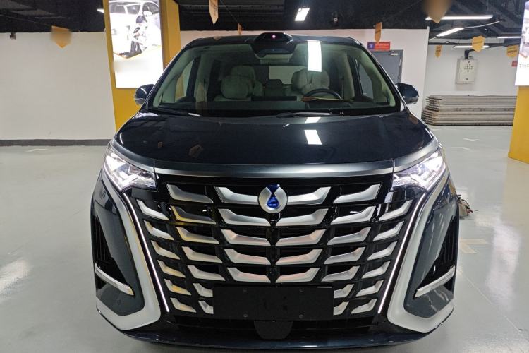 Used Denza D9 2025 DM-i Intelligent Drive 1020 Four-Wheel Drive Flagship Model
