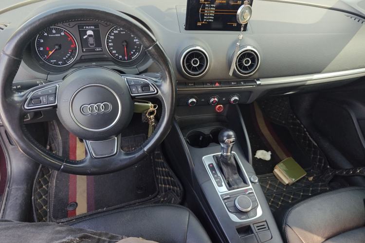 Used Audi A3 2016 Limousine 35 TFSI Prestige Edition Center Console