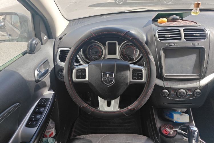 Used Dodge Journey 2013 2.4L Two-Wheel Drive Luxury Version