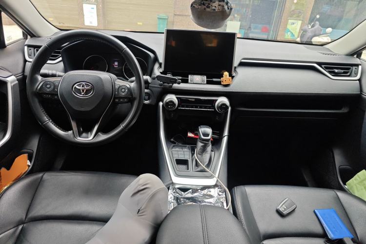 Used Toyota Wildlander 2021 2.0L CVT 4x4 Luxury Edition Center Console