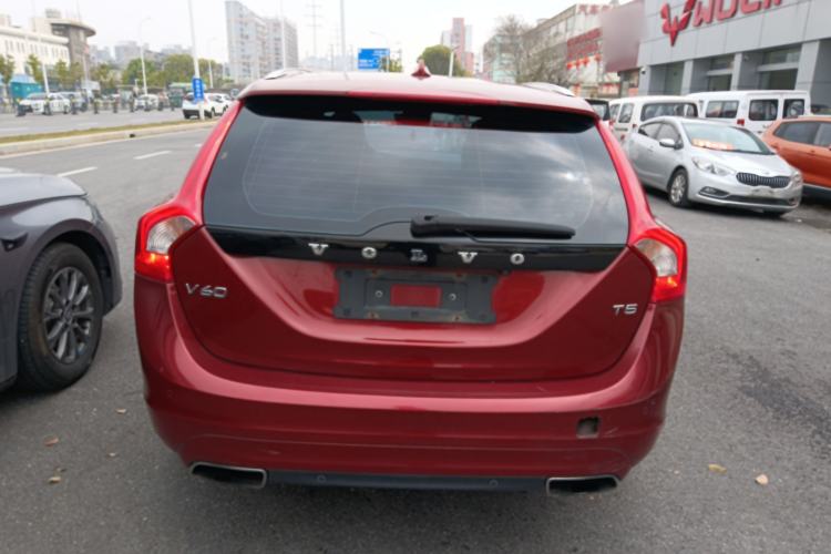 Used Volvo V60 2015 T5 Zhiya Edition
