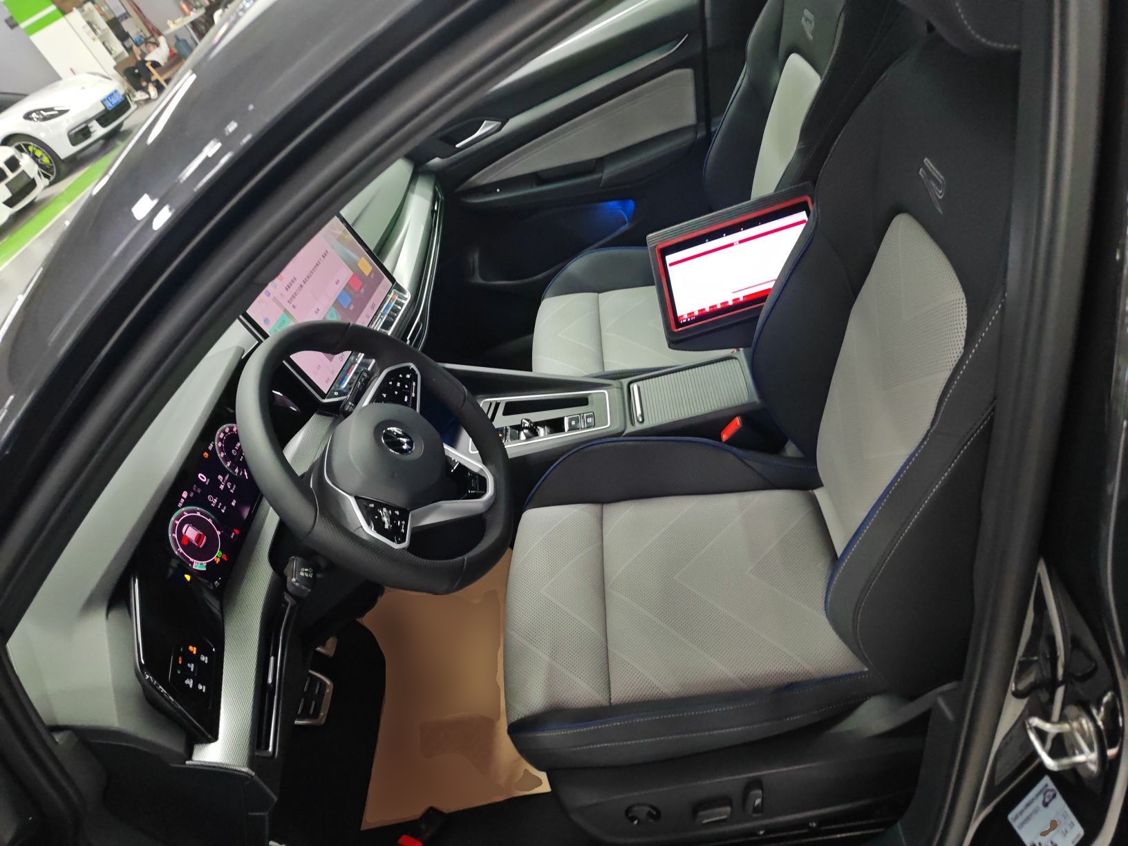 Переднее сиденье в автомобиле