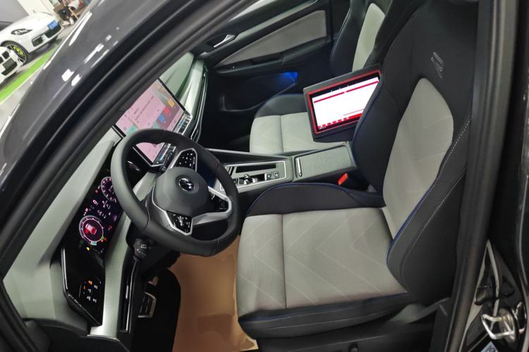 Used Volkswagen Golf 2025 Facelift 300TSI R-Line Left Front Seat