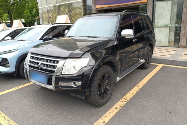 Used Mitsubishi Pajero 2017 V97 3.8L 5-Door GLS Model with Sunroof – U.S. Specification