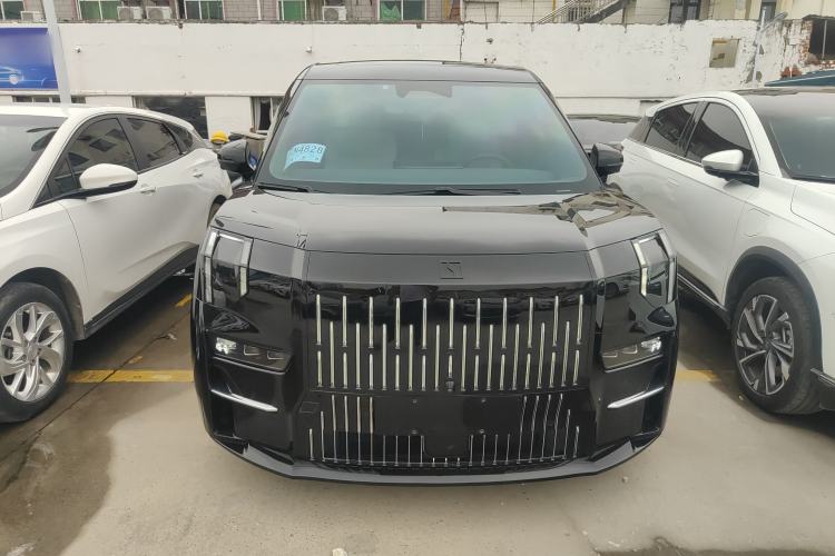 Used Zeekr 009 2022 WE Edition Front