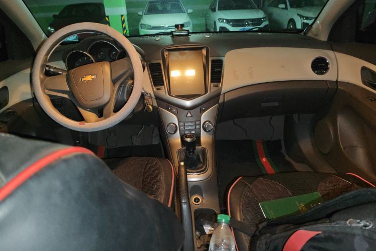 Used Chevrolet Cruze 2015 1.5L Classic SL MT Center Console