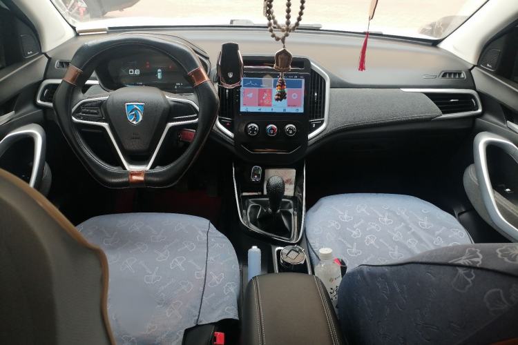 Used Baojun 530 2020 1.5T Manual Comfort Version 6 Seats Interior 2