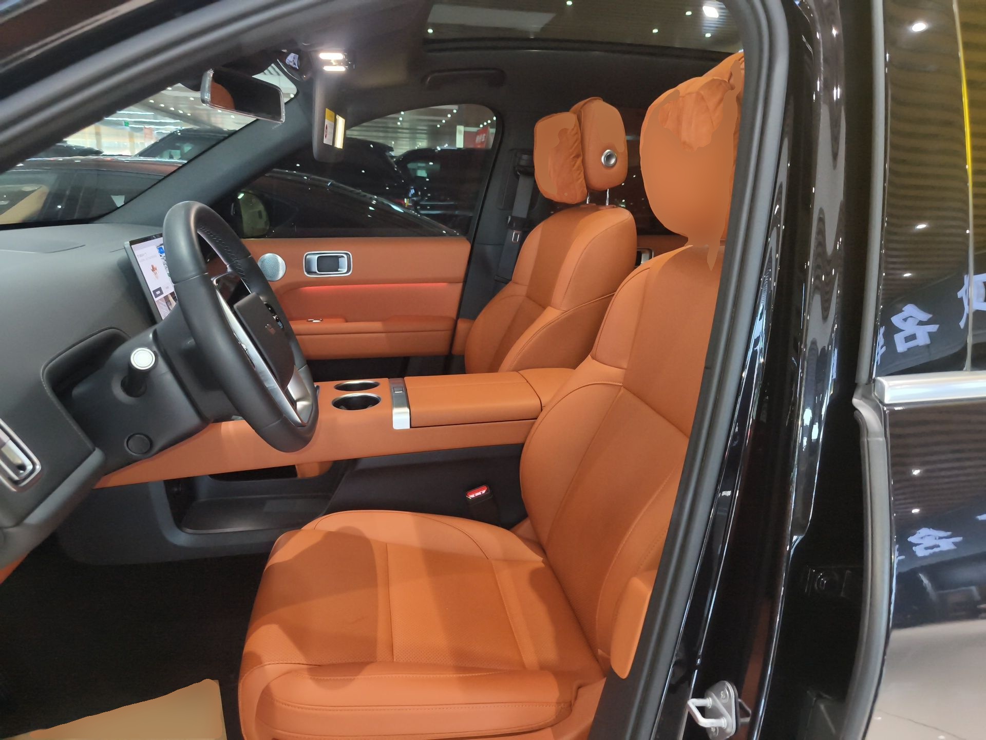 المقاعد الأمامية داخل السيارة