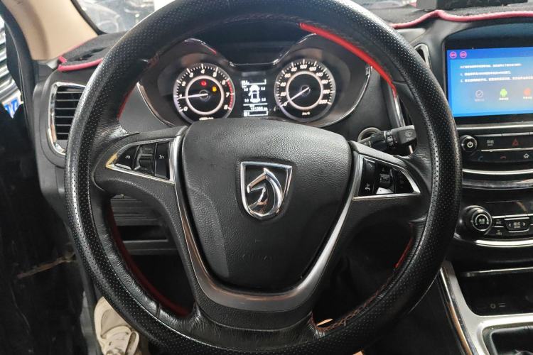 Used Baojun 560 2015 1.8L manual luxury version

