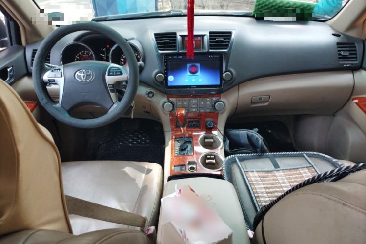 Used Toyota Highlander 2012 2.7L Two-Wheel Drive 7-Seater Luxury Edition Center Console