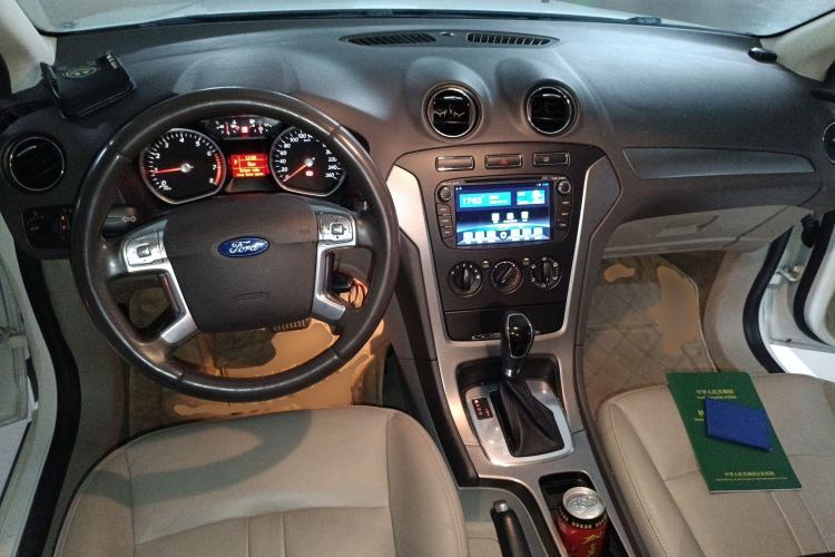 Used Ford Mondeo 2013 2.3L Fashion Edition Center Console