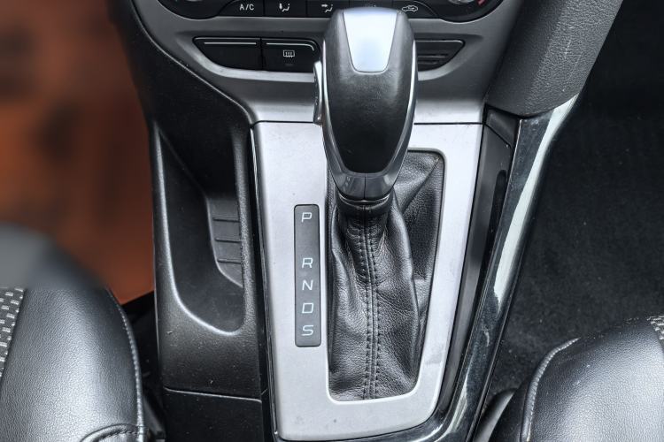 Used Ford Focus 2012 Sedan 1.6L Automatic Fashion Edition Gear Lever