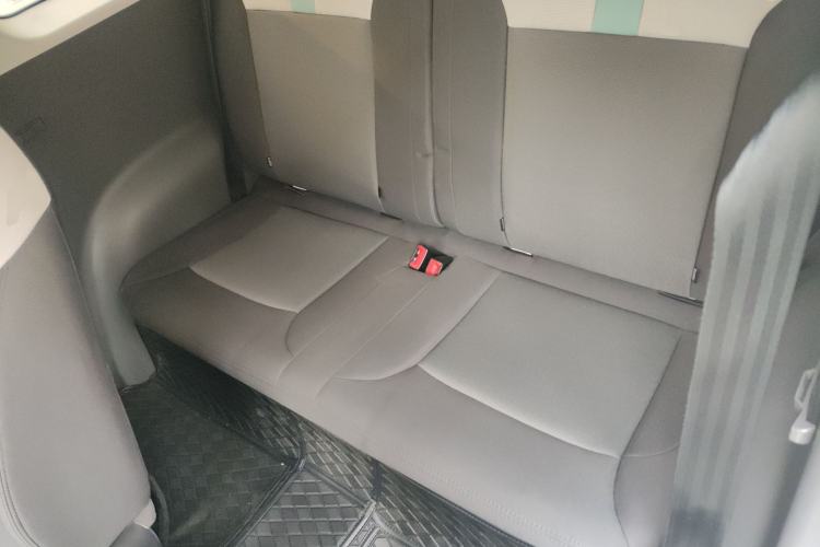 Used CHANGAN NEVO Lumin 2022 155 km – Refreshingly Sweet Edition Left Rear Seat