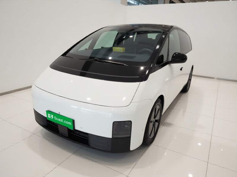 Used Li Auto MEGA 2025 Home Family Special Edition — 1