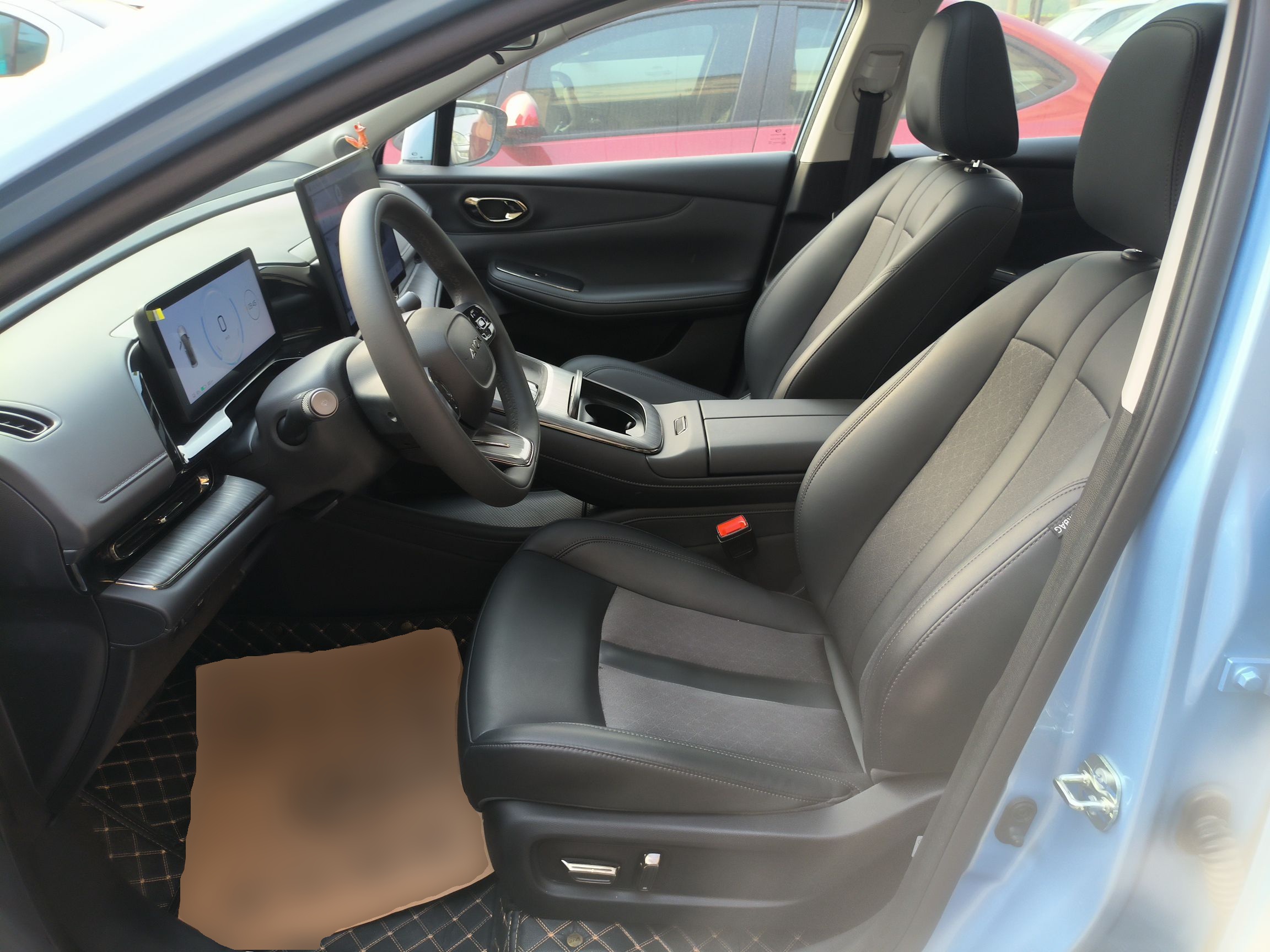 Переднее сиденье в автомобиле