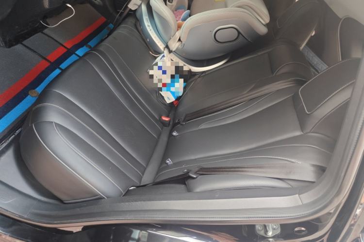 Used Venucia V 2022 260T Black Horse Edition · Idol
