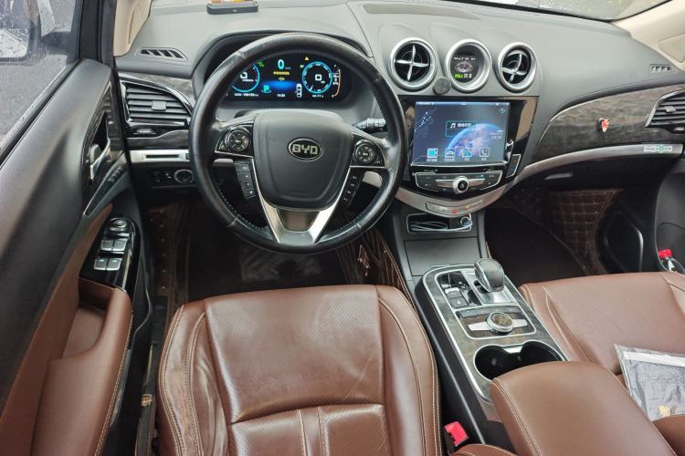 Used BYD Tang New Energy 2015 2.0T Four-Wheel-Drive Flagship Model
