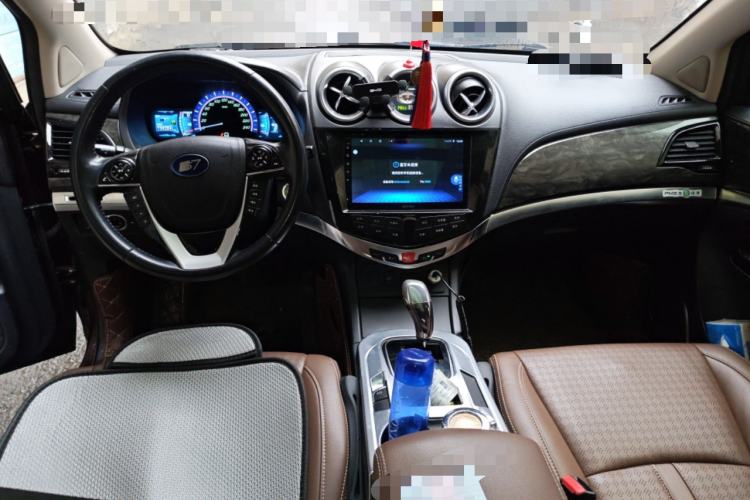 Used BYD S7 2016 2.0T Automatic Prestige Plus Center Console