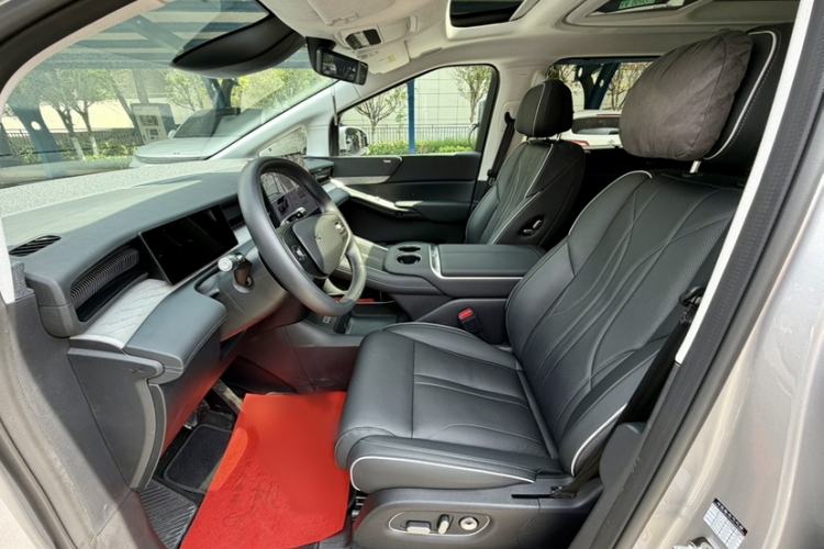 Used XPeng X9 2024 702 Ultra-Long Range Max
