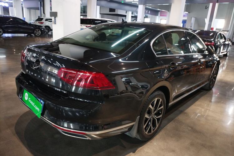 Used Volkswagen Magotan 2020 330TSI DSG Leading Model Rear Right 45 Deg