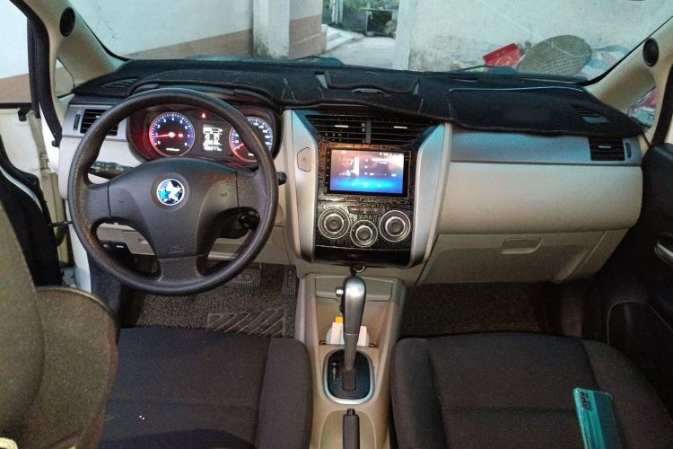 Used Venucia R50 2015 1.6L Automatic Fashion Edition