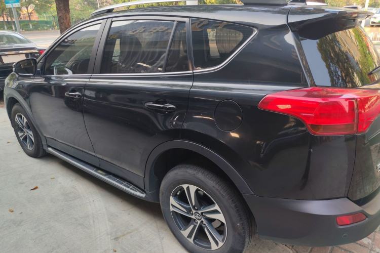 Used Toyota RAV4 2015 2.0L CVT Two-Wheel Drive Fashion Edition