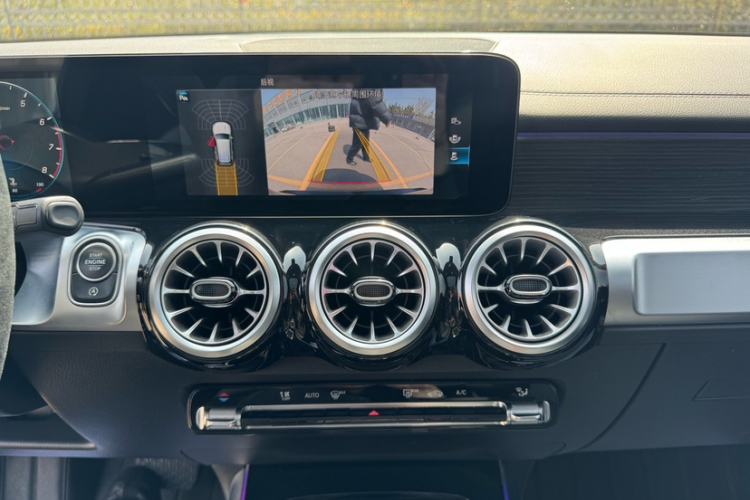 Used Mercedes-Benz GLB 2022 GLB 220 4MATIC Audio And AC Panel