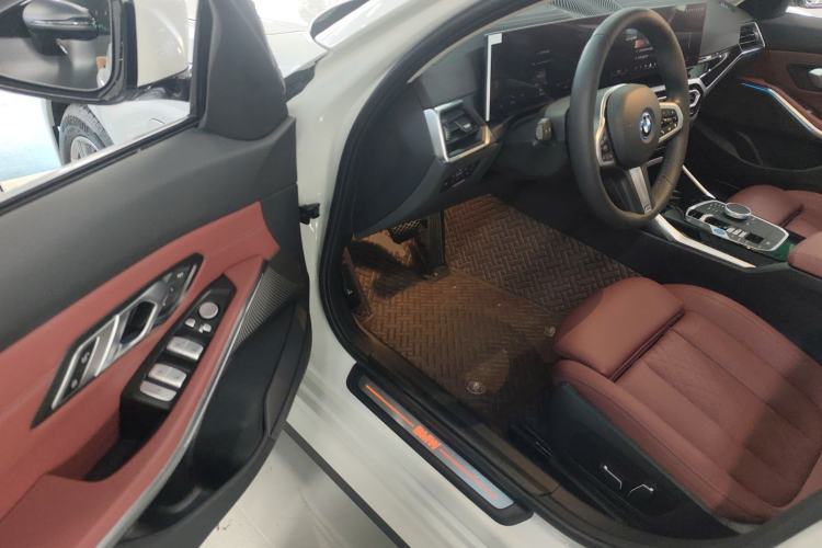 Used BMW i3 2024 eDrive 35 L
