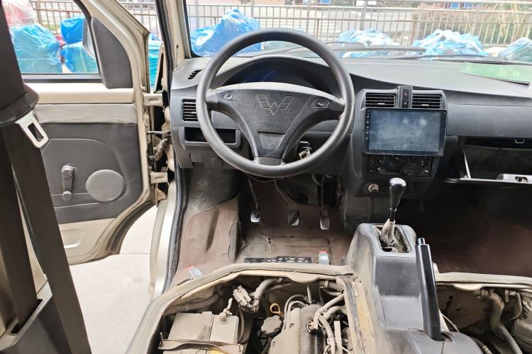 Used Wuling Rongguang 2011 1.2L Base Version
