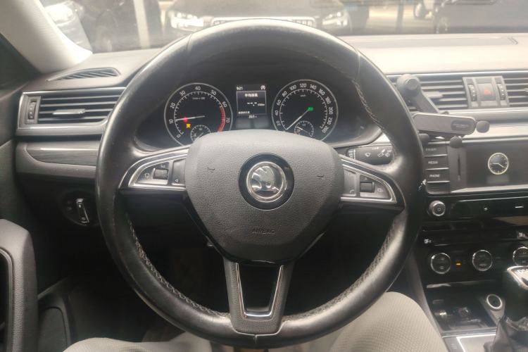 Used Skoda Superb 2016 TSI330 DSG Smart Drive Edition Steering Wheel