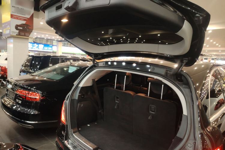 Used Mercedes-Benz R-Class 2017 R 320 4MATIC Business Edition Prestige Model Trunk