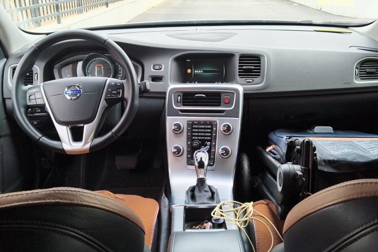 Used Volvo S60 2016 S60L T5 Intelligent Drive Edition Center Console