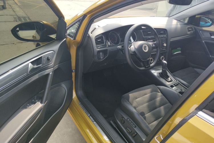 Used Volkswagen Golf 2018 230TSI Automatic Luxury Version Driver Seat