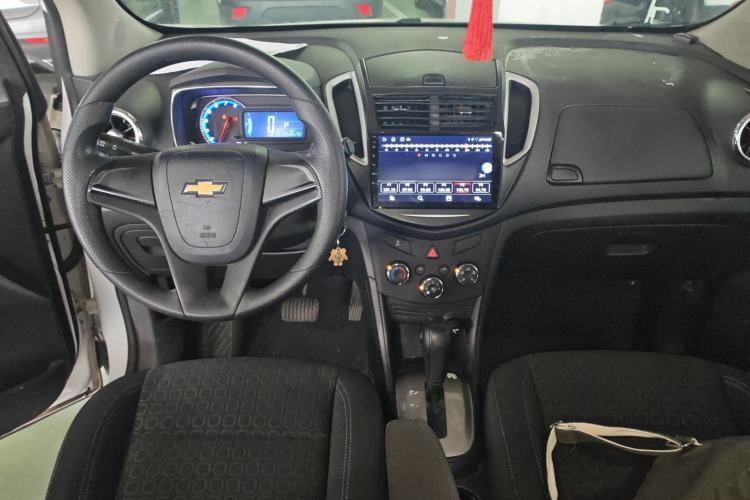 Used Chevrolet Trax 2016 1.4T Automatic Two-Wheel Drive Comfort Version with Sunroof Center Console