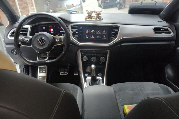 Used Volkswagen T-ROC 2022 280TSI DSG Two-Wheel Drive R-Line Pro PLUS Interior 2