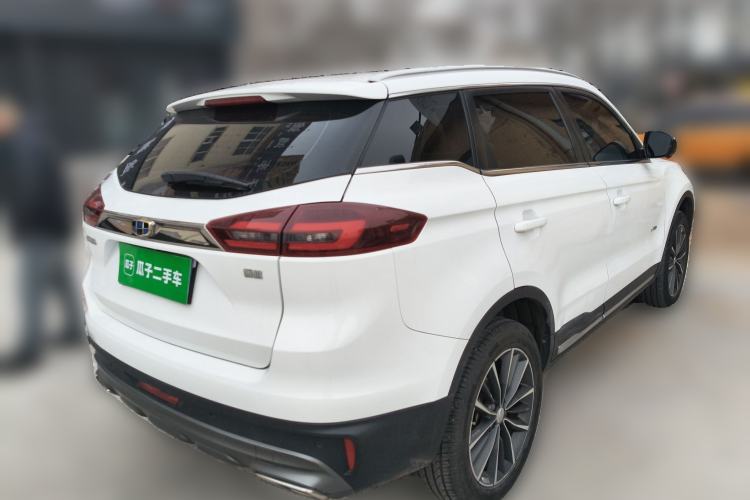 Used Geely Auto Emgrand X7 Sport 2018 1.8TD Automatic Two-Wheel Drive ZhiZun Model with 4G Connectivity