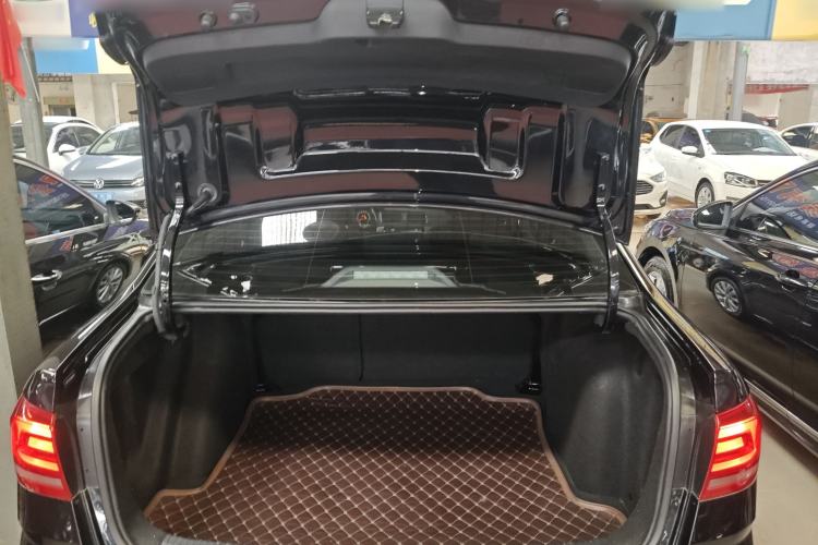 Used Volkswagen Lavida 2017 1.6L Automatic Comfort Edition
