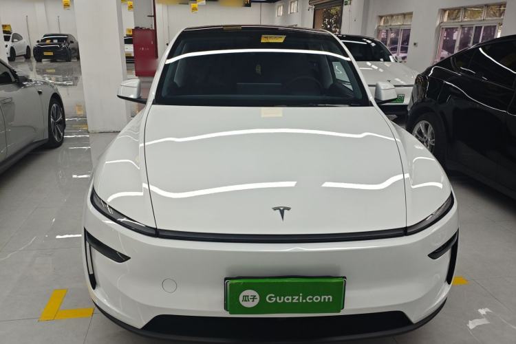 Used Tesla Model Y 2025 Long-Range All-Wheel-Drive Version