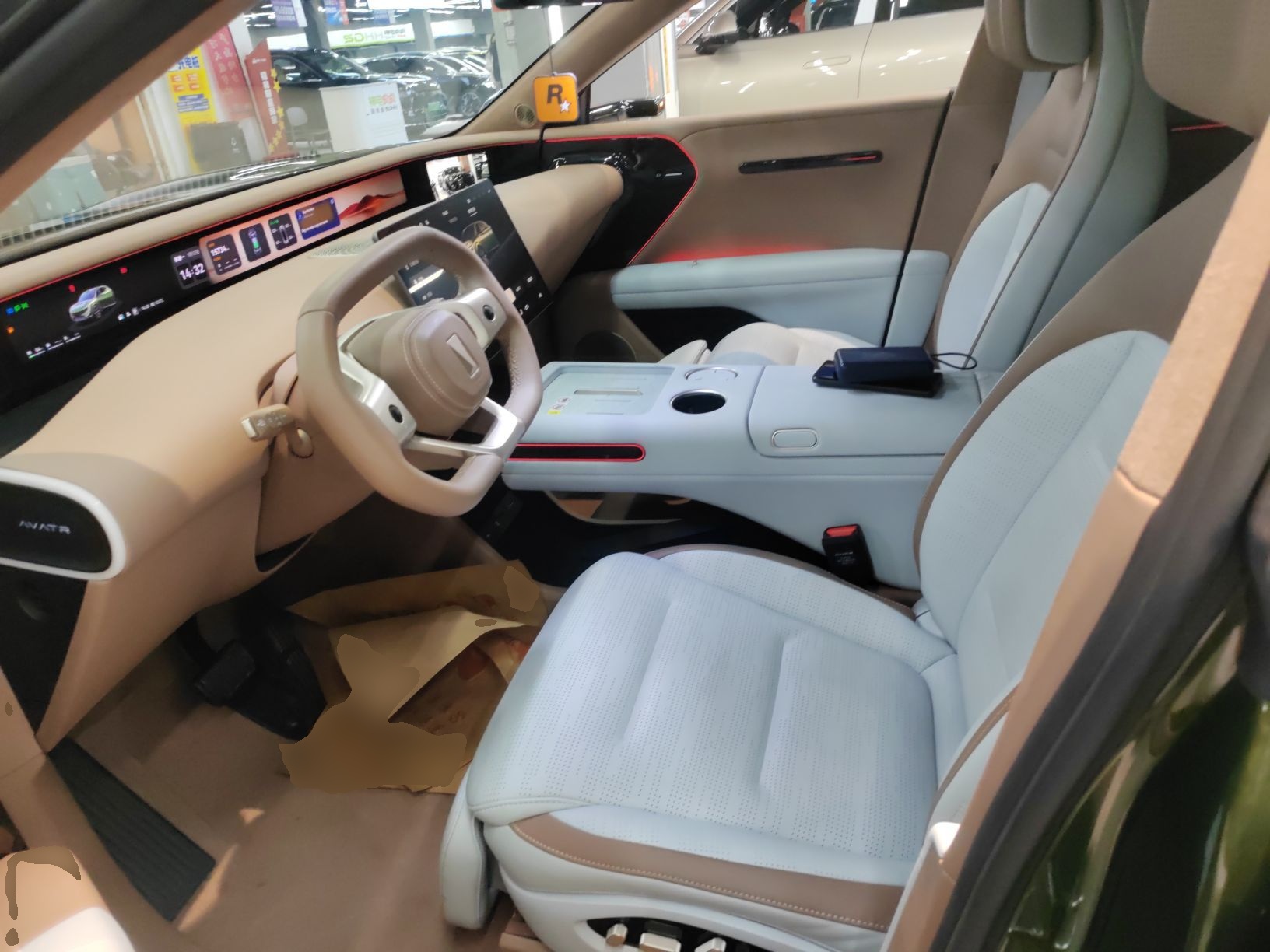 المقاعد الأمامية داخل السيارة