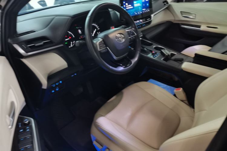 Used Toyota SIENNA 2021 2.5L Hybrid Premium Edition Left Front Seat