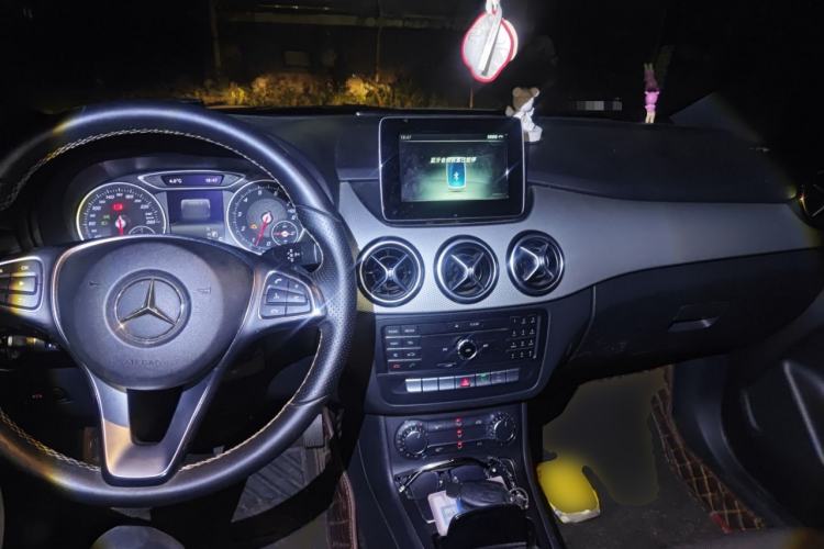 Used Mercedes-Benz B-Class 2015 B 200 Sport Edition Center Console