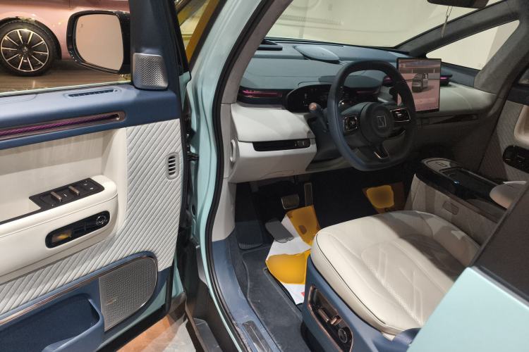 Used Zeekr MIX 2025 Long-Range Intelligent Driving Edition Interior 3