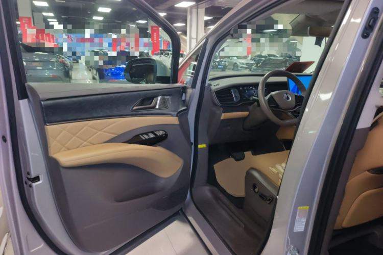 Used Denza D9 2022 EV 620 Prestige Model
