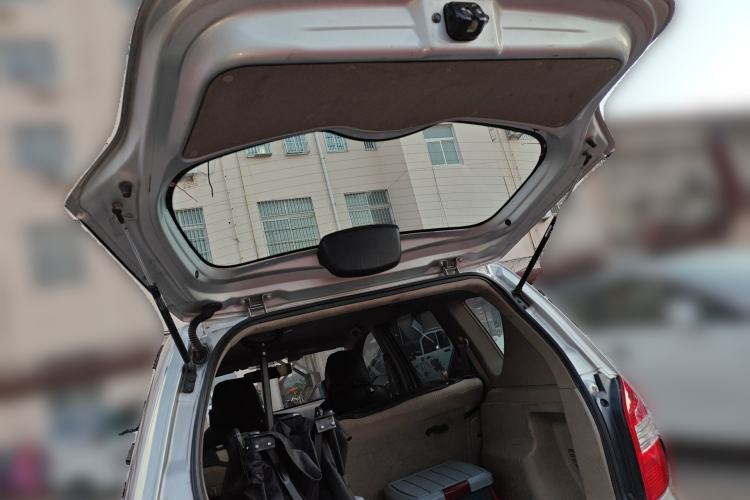 Used Nissan Livina 2010 Jingyue Edition 1.6L Manual All-Around Model Trunk