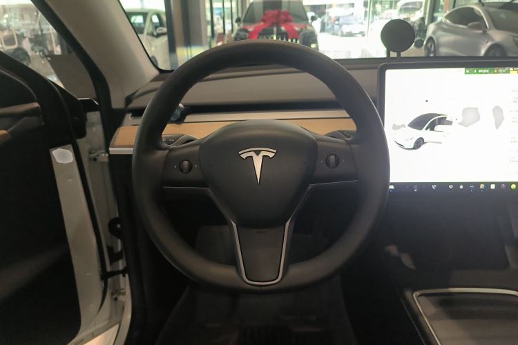 Used Tesla Model Y 2022 Long-Range All-Wheel-Drive Version Steering Wheel