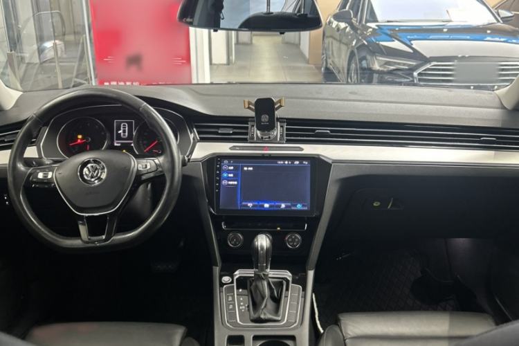 Used Volkswagen Magotan 2017 330TSI DSG Leading Model Interior 1